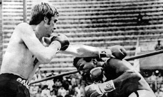 John H Stracey vs. Jose Napoles