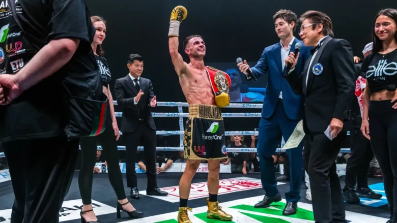 Andrew-Moloney-defeats-Willibaldo-Garcia